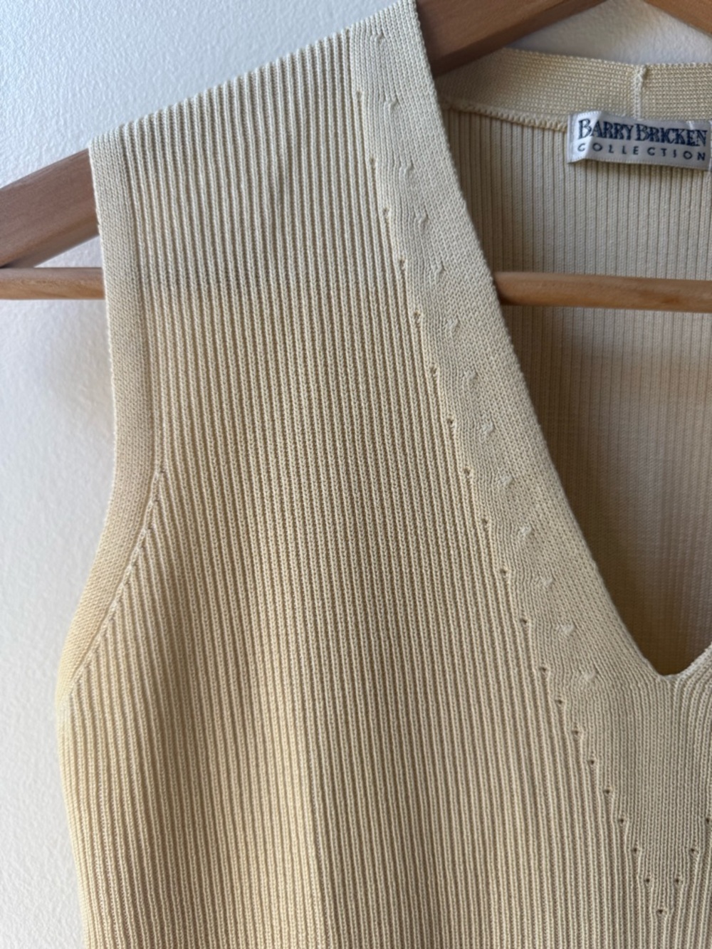 Barry Bricken Collection V-Neck Ribbed 100% Silk Tank - Picture 3 of 8